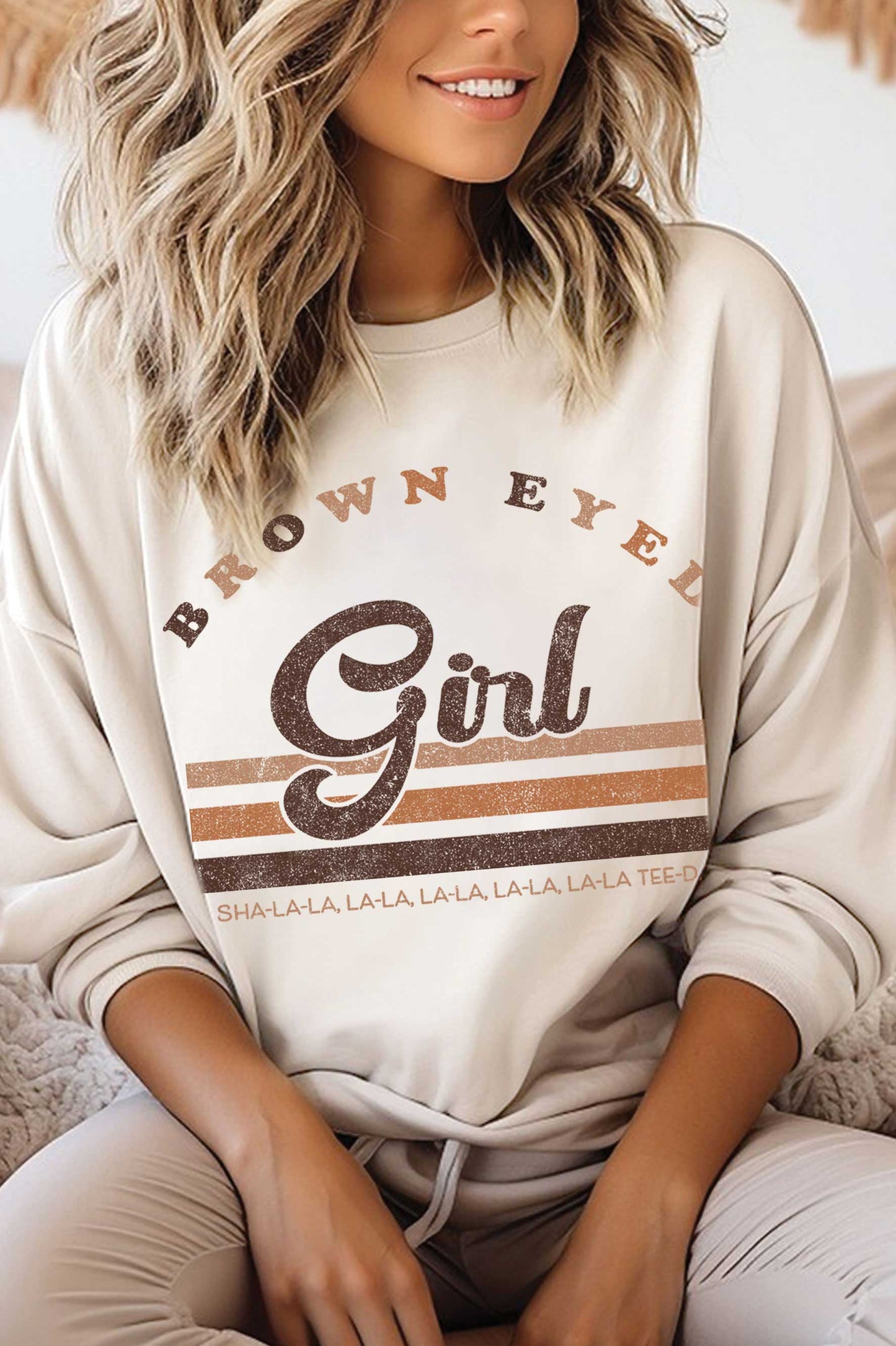 BROWN EYED GIRL GRAPHIC BRUSHED SWEATSHIRTS