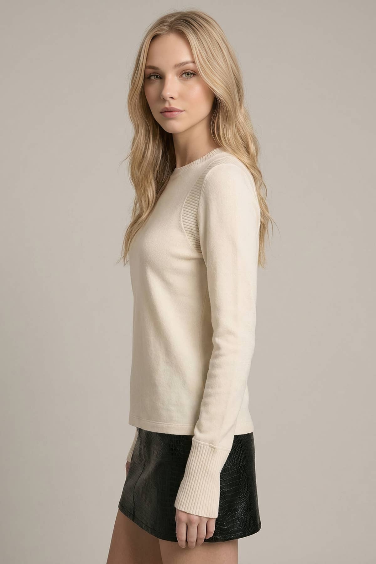 RAW EDGE DETAIL TEE